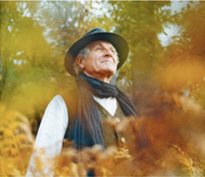 Portrait de Pierre Paulin dans les Cévennes.